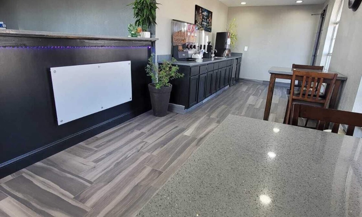 Henryetta Hotel | Green Country Inn