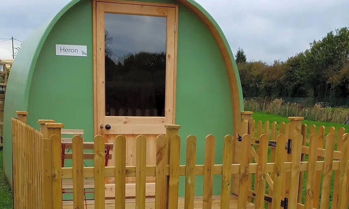 Kingswood Cabin | Green Dragon and Kitchen Pod - Sleeps 2 & Parking