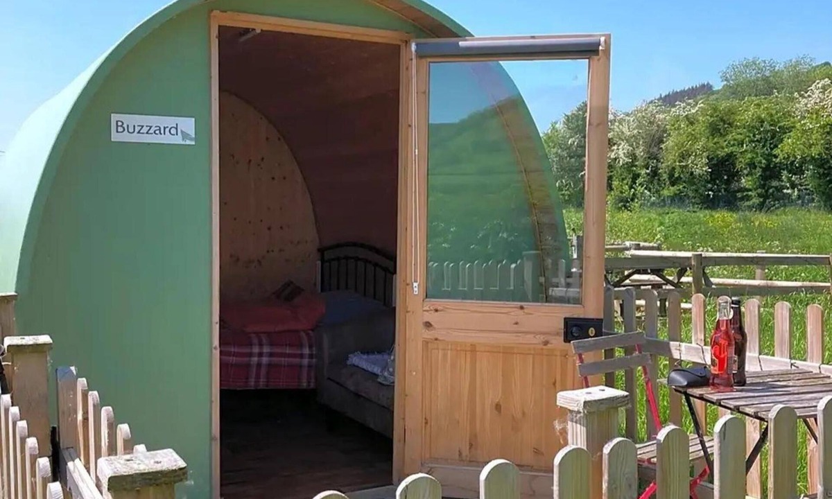 Kingswood Cabin | Green Dragon and Kitchen Pod - Sleeps 2 & Parking