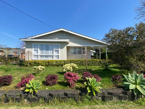 Whangarei House | Green garden home
