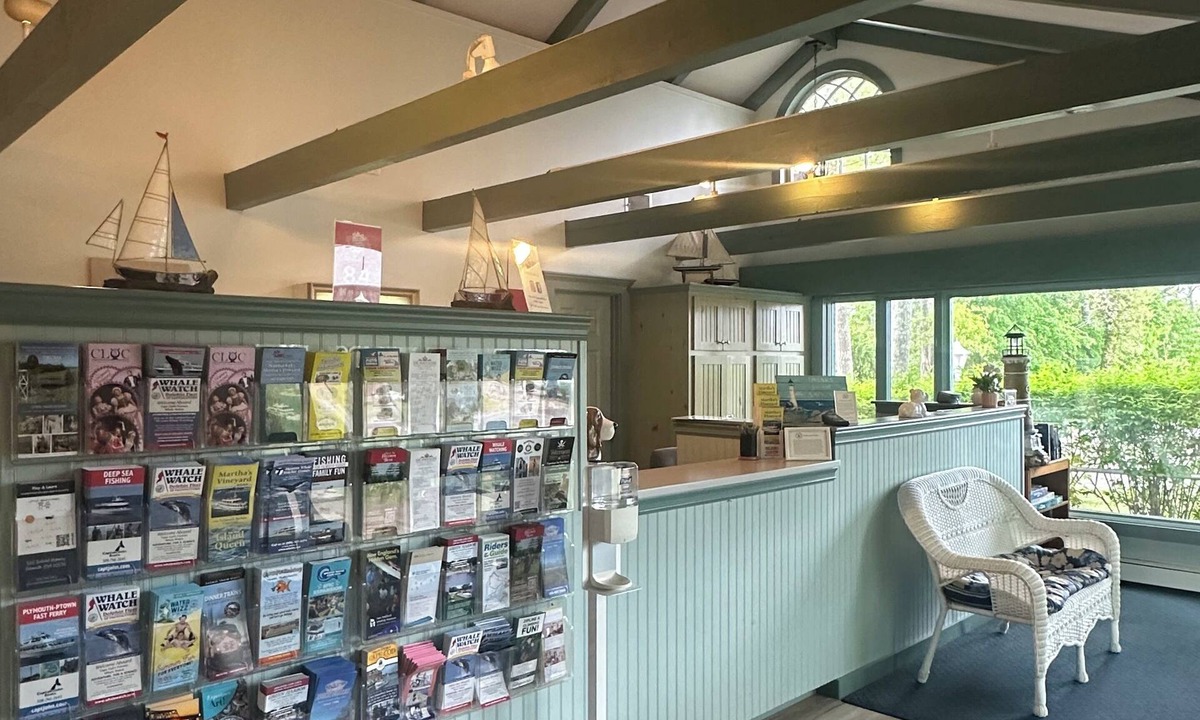 East Falmouth Hotel | Green Harbor Waterfront Lodging