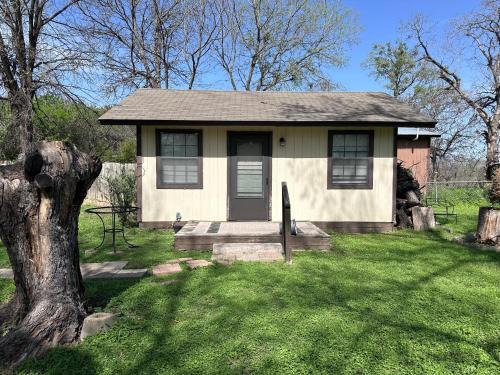 Del Valle House | Green Haven Studio near Austin Airport COTA