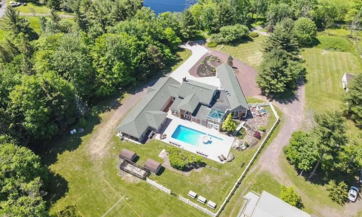 Blakeslee Villa | Green Majesty: Luxe Getaway