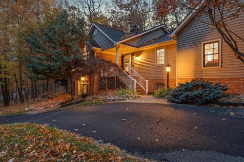 Massanutten House | Green Mountain Song-Massanutten Mountain