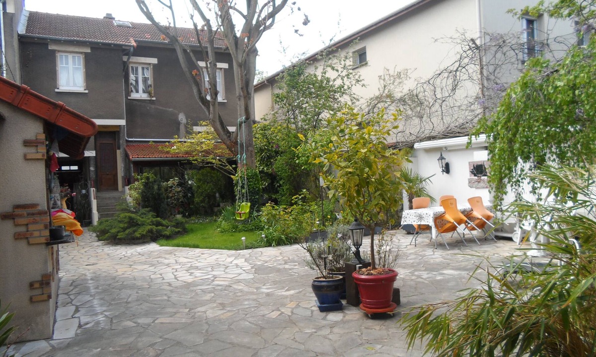 Maisons-Alfort Apartment | Green setting near Paris & Metro