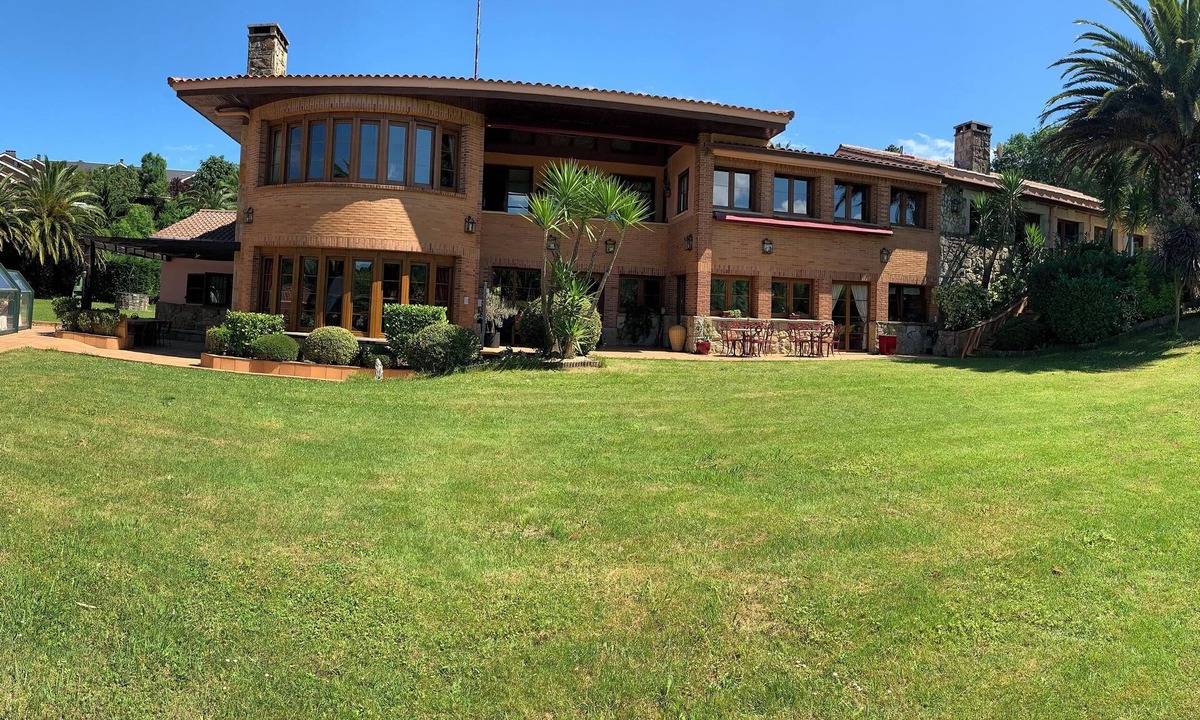 Berreaga-Mendi Villa | Green Suite at Basque Palace