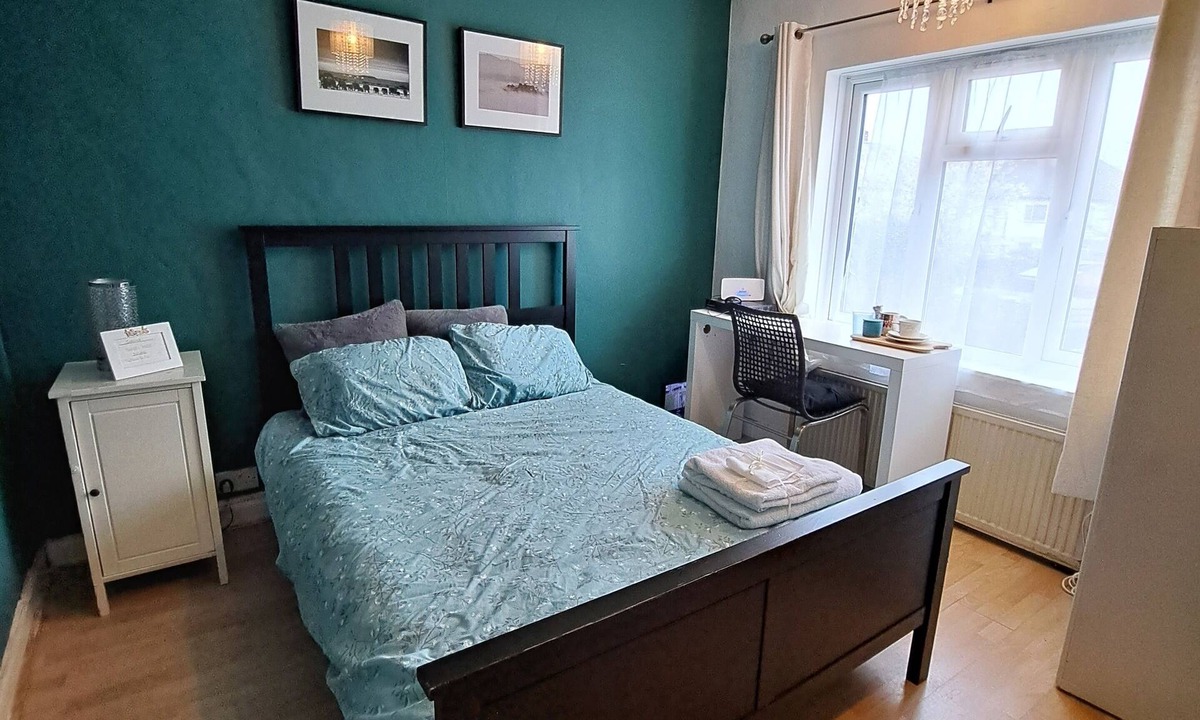 Greenford Broadway Apartment | GREEN SWAN