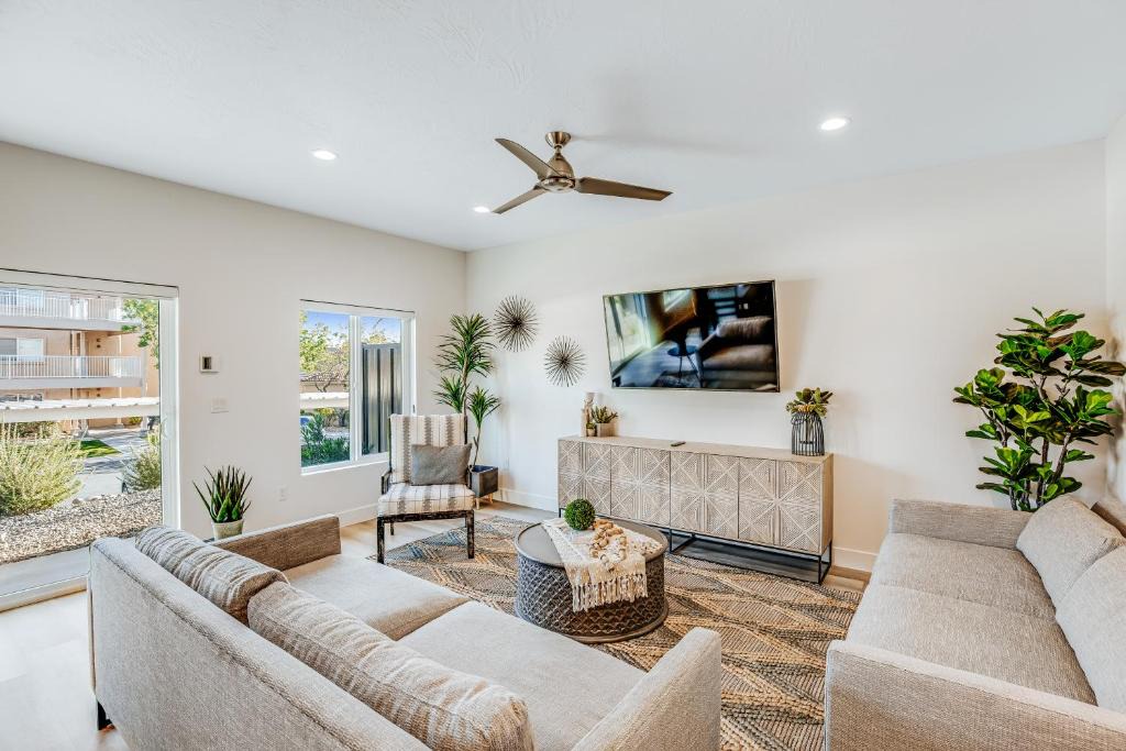 St. George House | Green Valley Getaway
