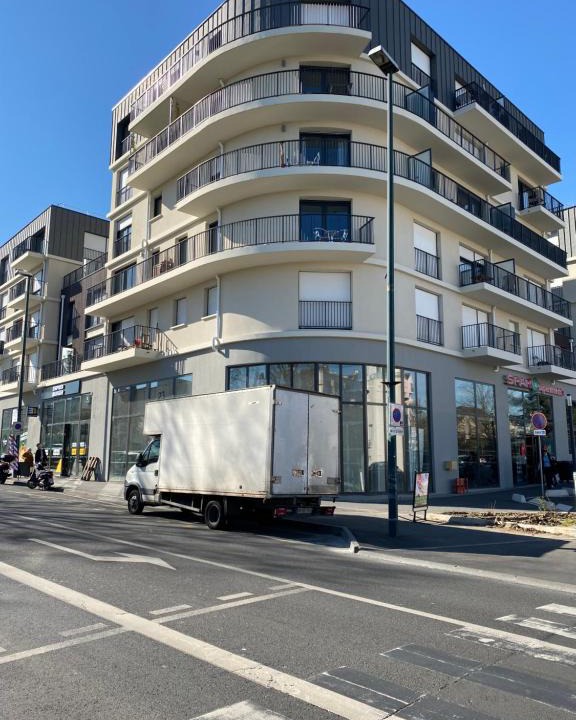 Sannois Apartment | Green View