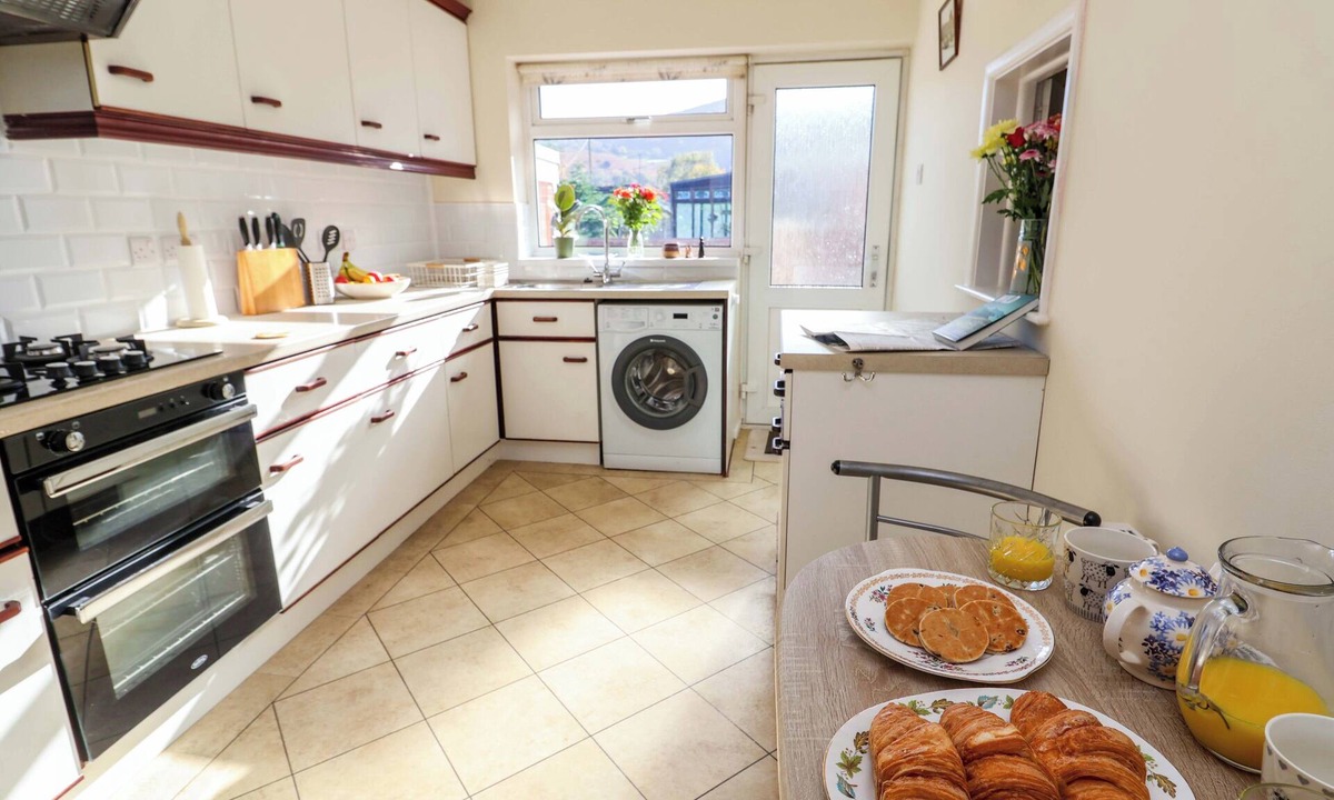 Llangollen Cottage | Green View