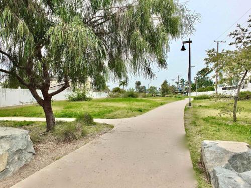 Belmont Heights House | Greenbelt Guesthouse - Unlimited Peace & Privacy Golf Bowling Green & More