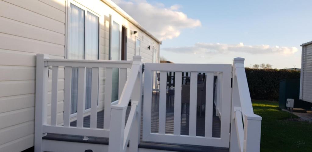 Selsey House | Greenlawns