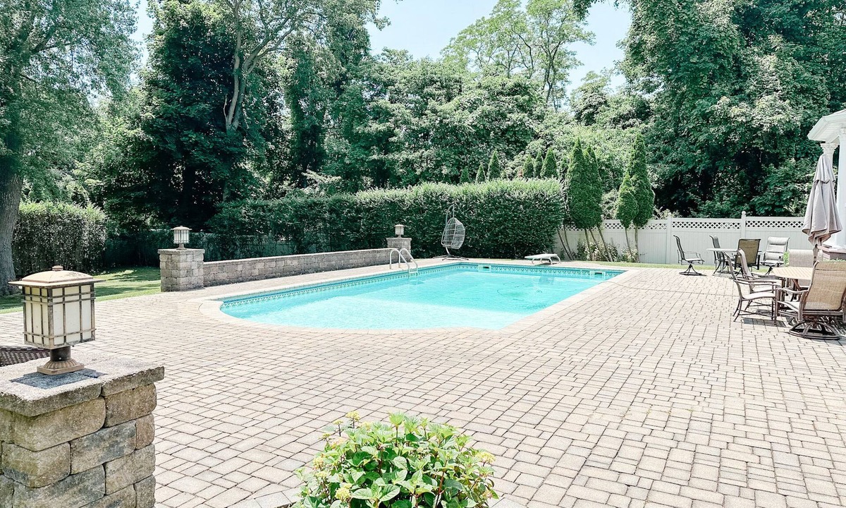 Greenport West House | Greenport Villa with a Pool
