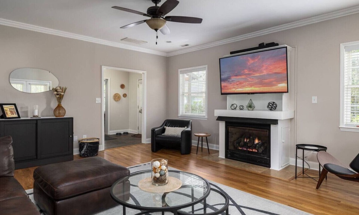 Kirkwood House | Greensboro`s Gem! Group Friendly, Central Location