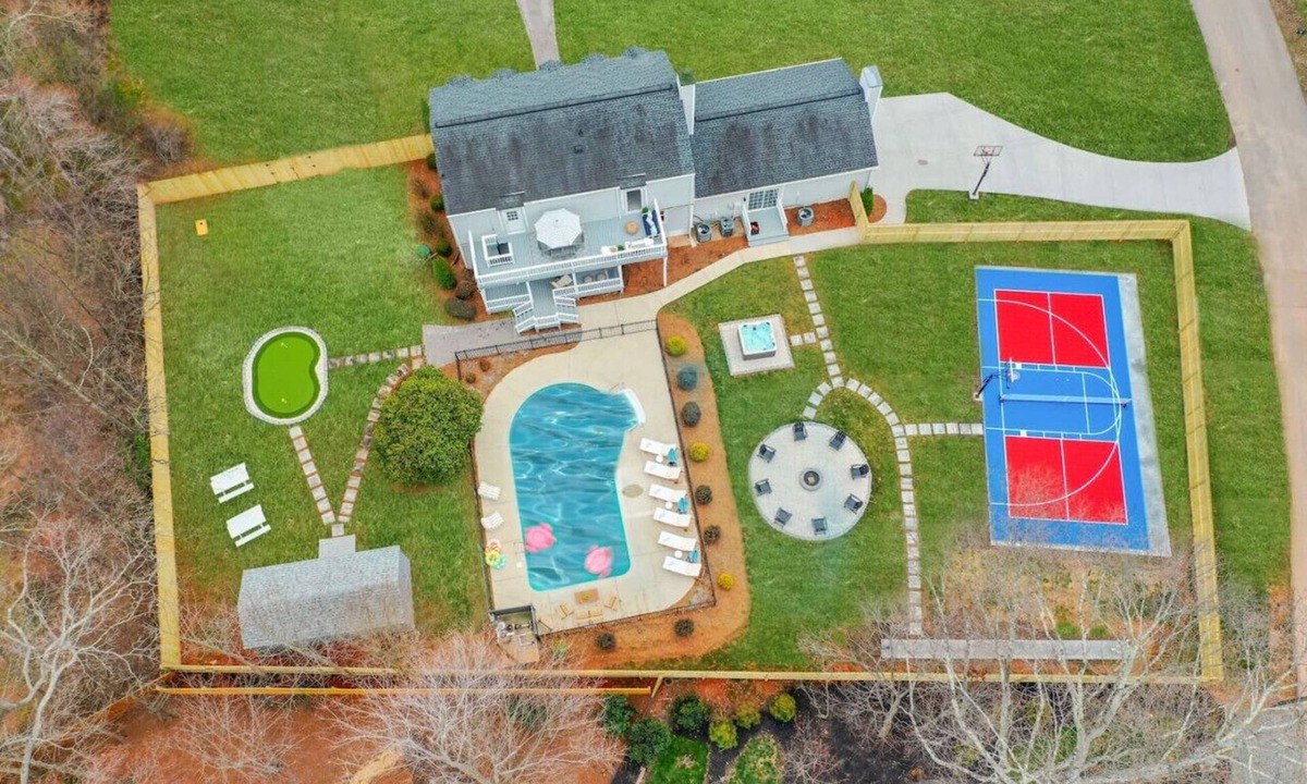 Greensboro House | Greensboro Villa with Pool, Hot Tub and Sports