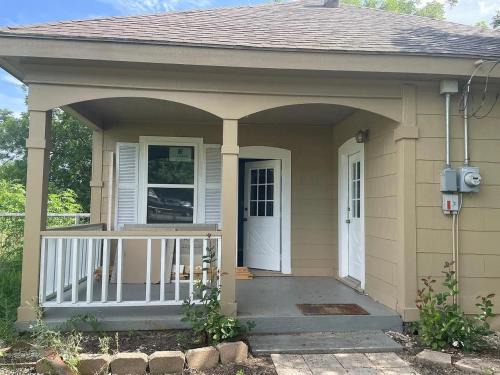 Greenville House | Greenville Farmhouse Retreat 2 Bedroom Country Stay with AC