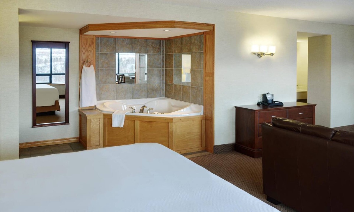 Corner Brook Hotel | Greenwood Inn & Suites