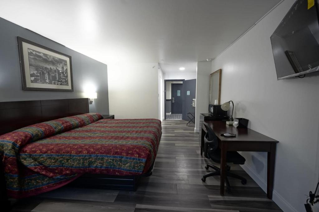 Berlin Hotel | Greenwoods Inn & Suites