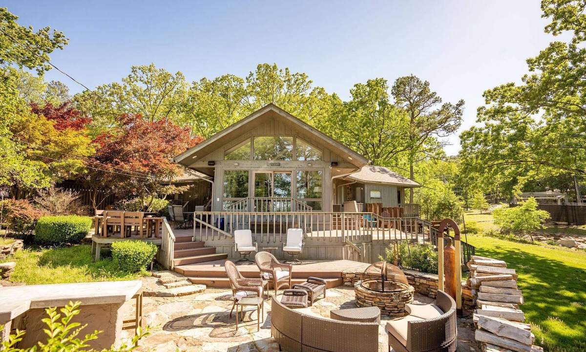 Eden Isle House | Greers Ferry Lakefront Home in Eden Isle