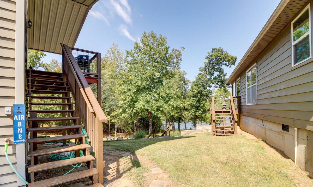 Higden House | Greers Ferry Vacation Rental w/ Deck & Lake Access