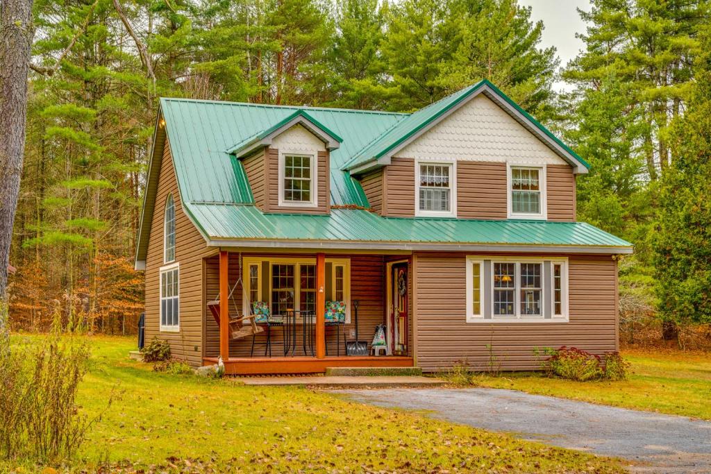 Brantingham House | Greig Getaway Near Brantingham Lake & Ski Resort