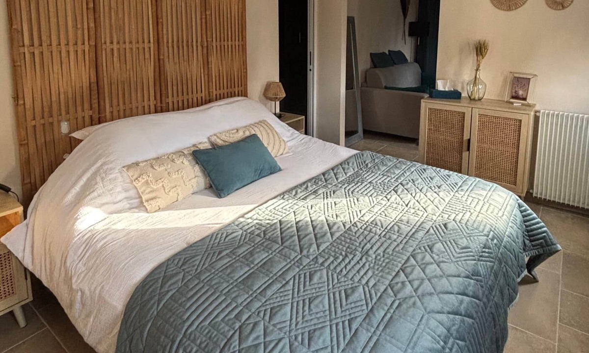 La Garde-Adhemar Bed & Breakfast | Grenache room