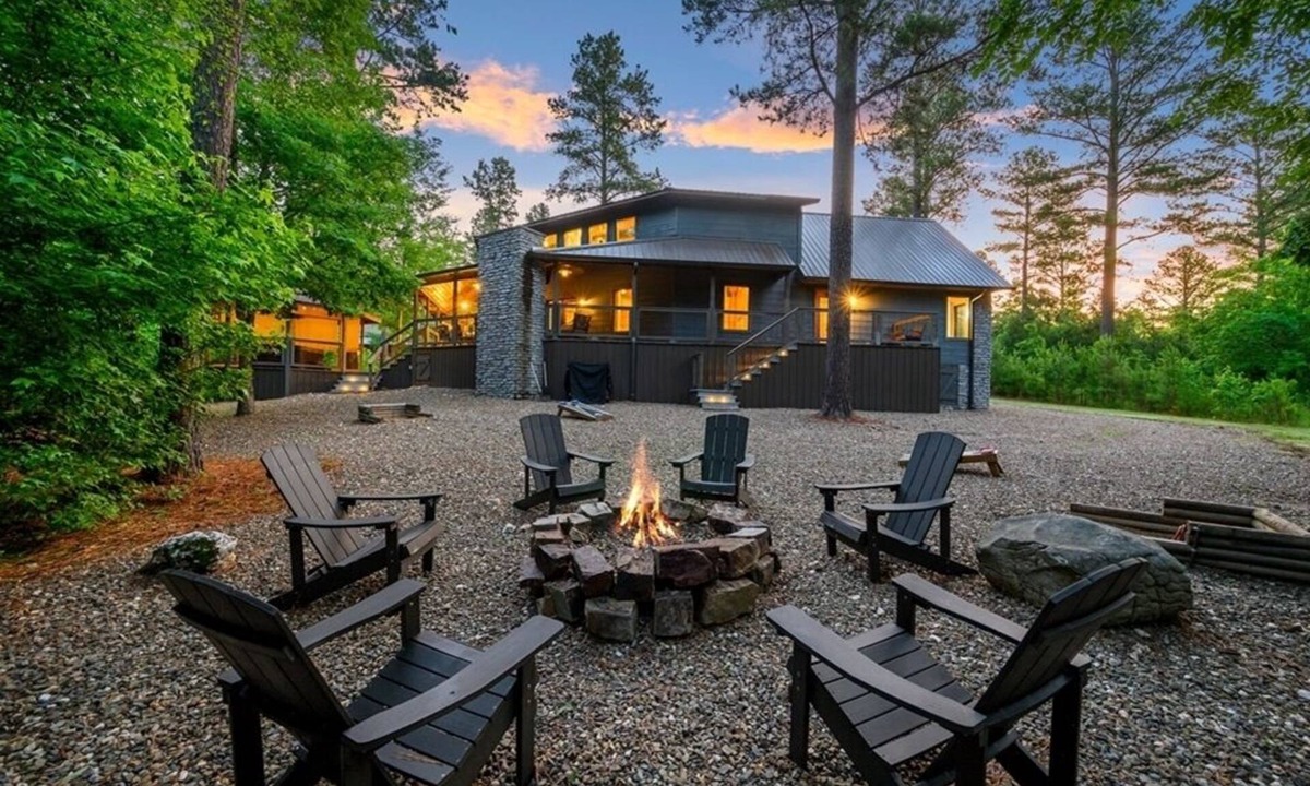 Broken Bow Cabin | Grey Goose Lodge - Beautiful, Spacious Lodge, Creek, Hot Tub, Firepit, Games