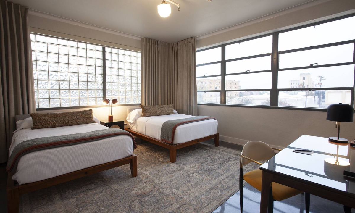 Tyler Hotel | Greyhound Inn - Classic Double Suite