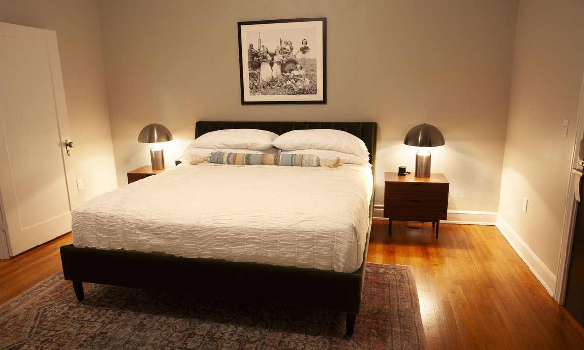 Tyler Hotel | Greyhound Inn - Classic King Suite