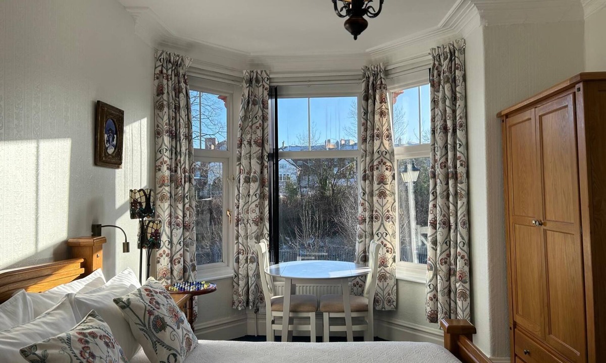 Llandrindod Wells House | Greylands Guest House