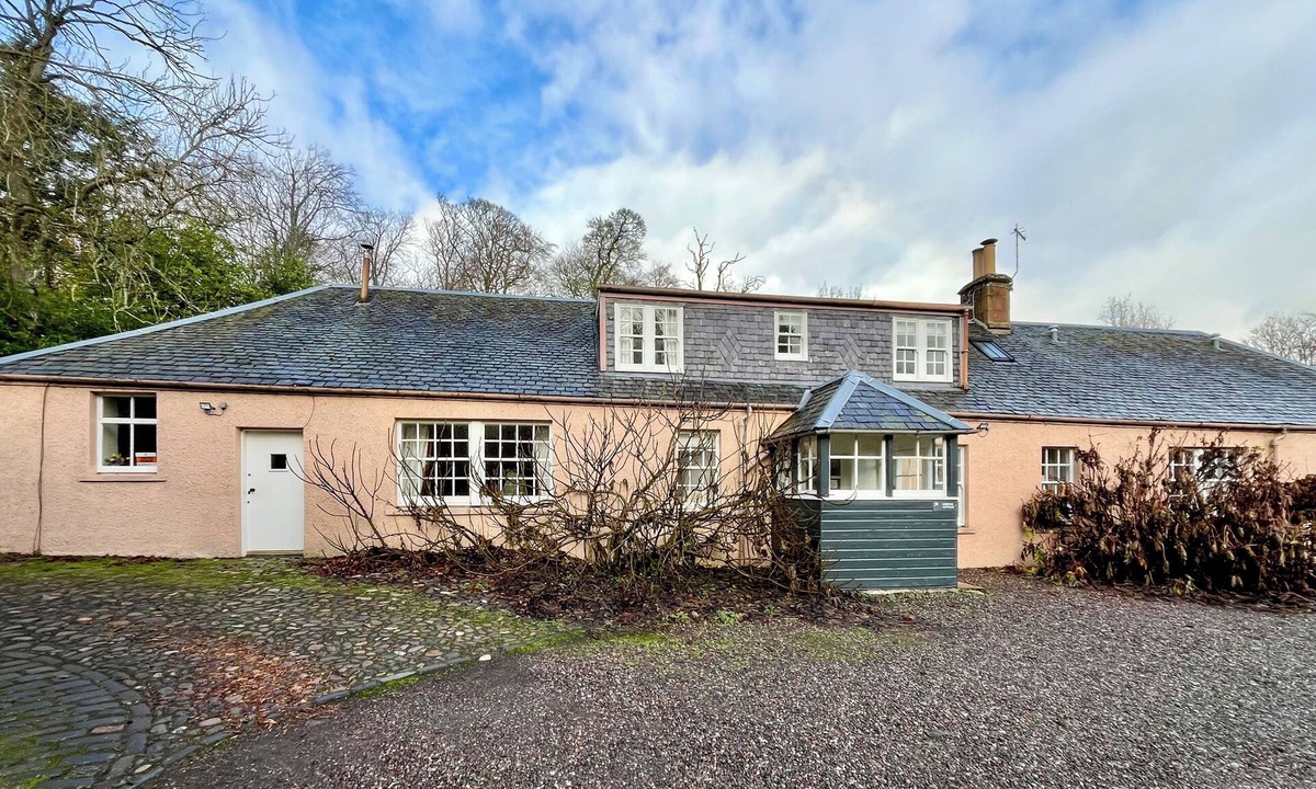 Cupar Cottage | Grieves Cottage - UK50908