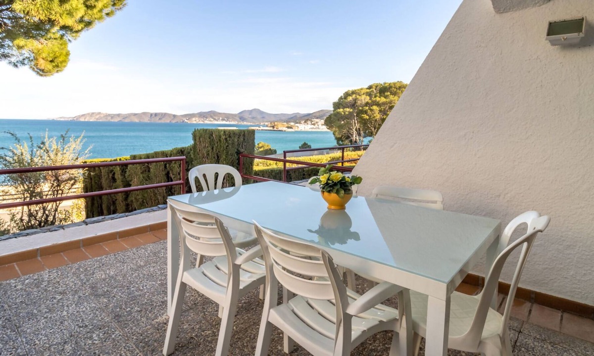 Llanca Apartment | Grifeu 15.1 - Semi-detached house with comm. pool