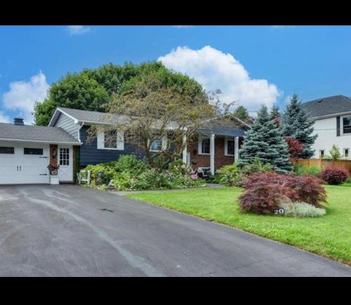 Grimsby Apartment | Grimsby Lakeside Vacation Home