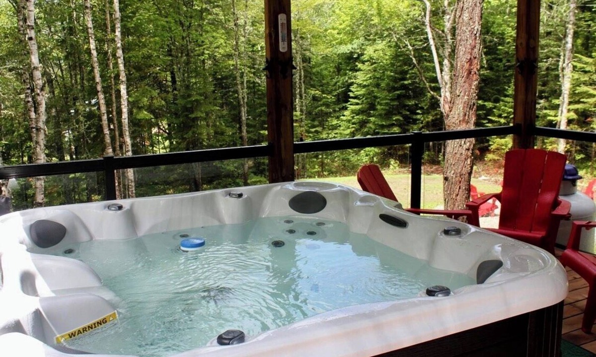 Baie-St-Paul Ski Chalet | Grizzly de Charlevoix 5: Hot Tub, Scenic Views