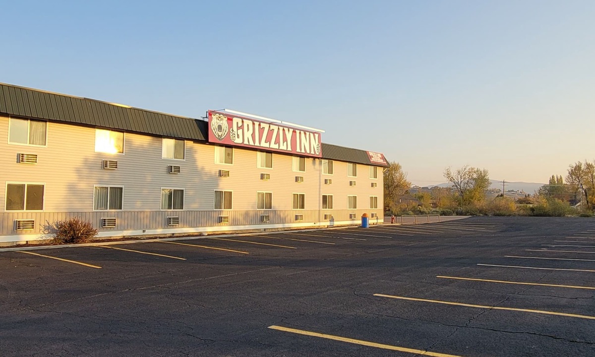 Evanston Hotel | Grizzly Inn