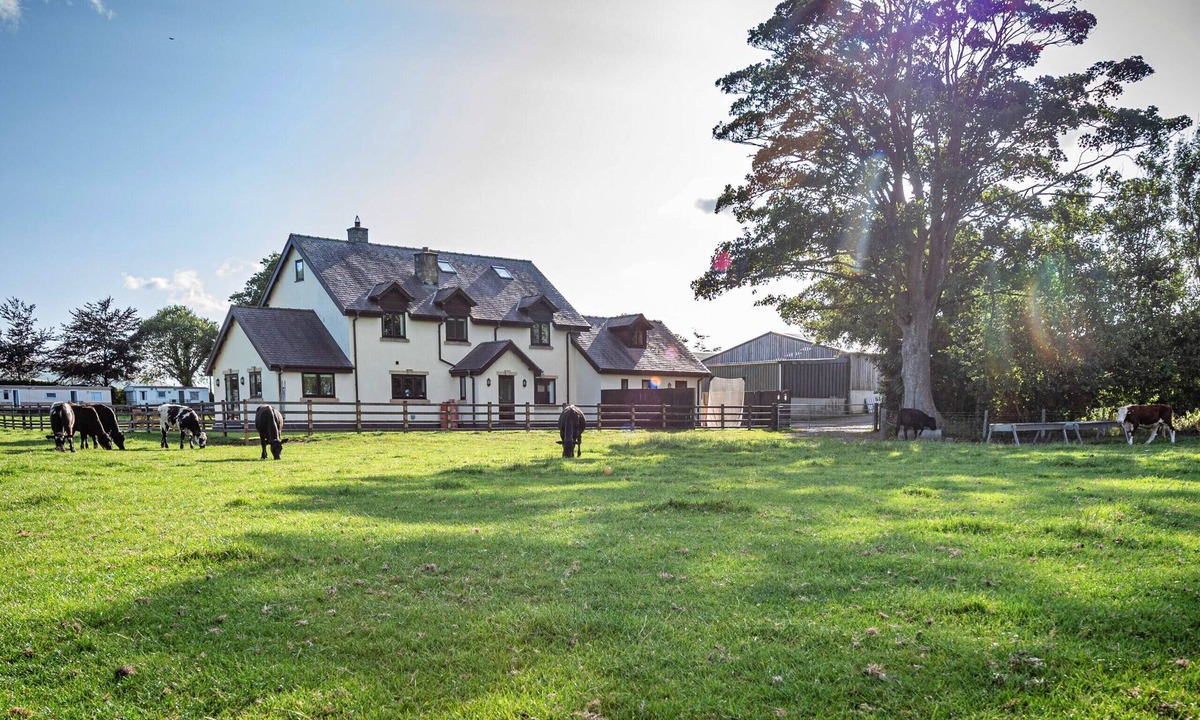 Holywell Villa | Groes Faen Bach Farmhouse