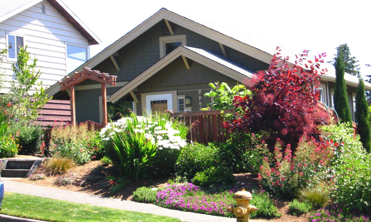 Genesee House | Groovy 1 bedroom duplex unit centrally located