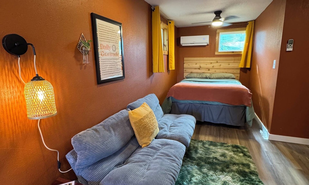 South Pensacola Cottage | Groovy Cottage in Downtown Pensacola, Pet Friendly