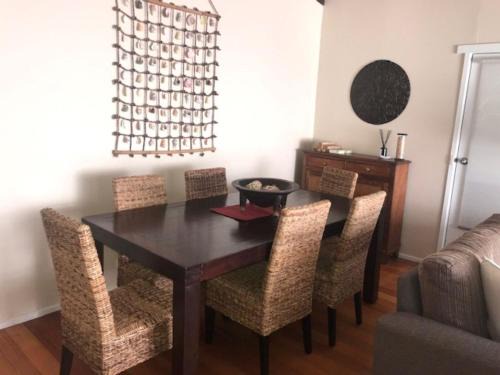 Ventnor House | Grossard Point Retreat