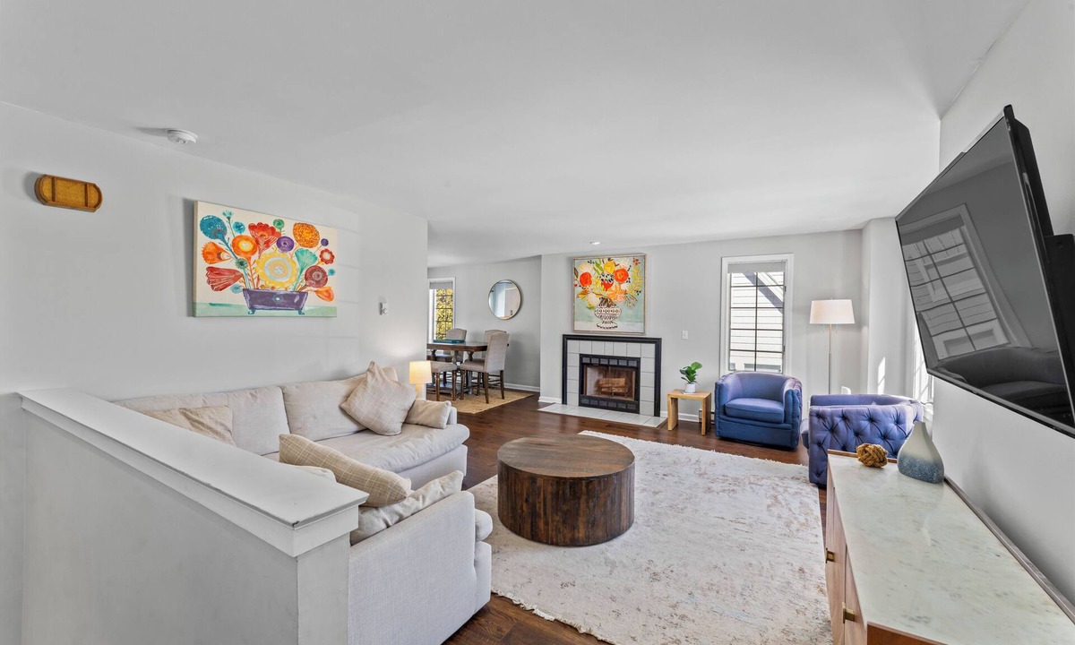 Groton Long Point House | Groton Long Point 3BR Walk to Private Beaches Near Mystic & USCG Academy