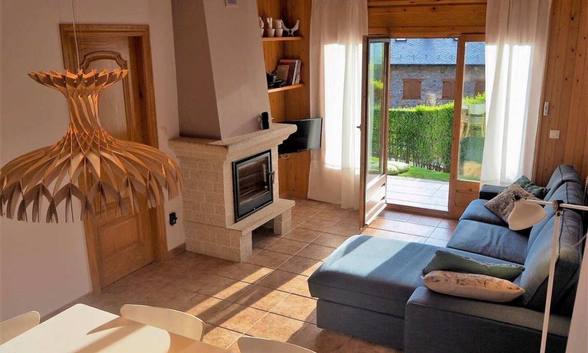 Llivia Apartment | Ground Floor 3 rooms Fireplace, Garden, Views & Wi-Fi