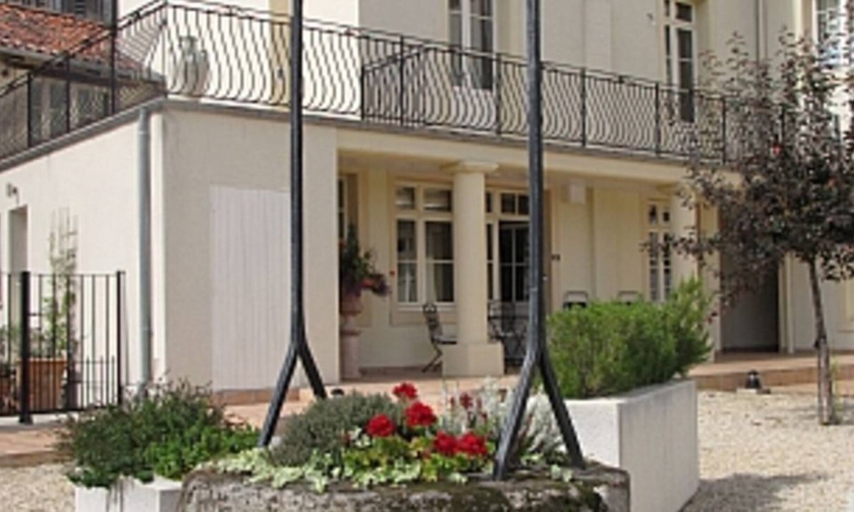 Vouvant Apartment | Ground Floor Beautifully Appointed Apartment With Pool, Private Parking