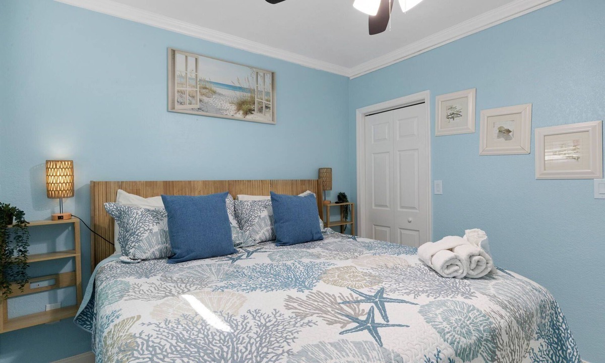 Bay Esplanade Condo | 🌴 Ground Floor Condo @ Clearwater Beach Suites | Steps to Sand Heated Pool ➠ CBS 102