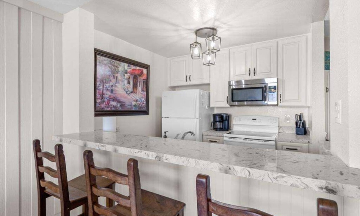 Townsite Condo | Ground floor condo with grassy area, quick Beach Access, G33 North Coast Village