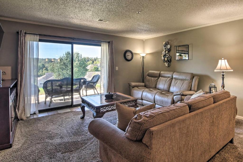 Branson Apartment | Ground-Floor Condo with Patio 1 Mi to 76 Strip!