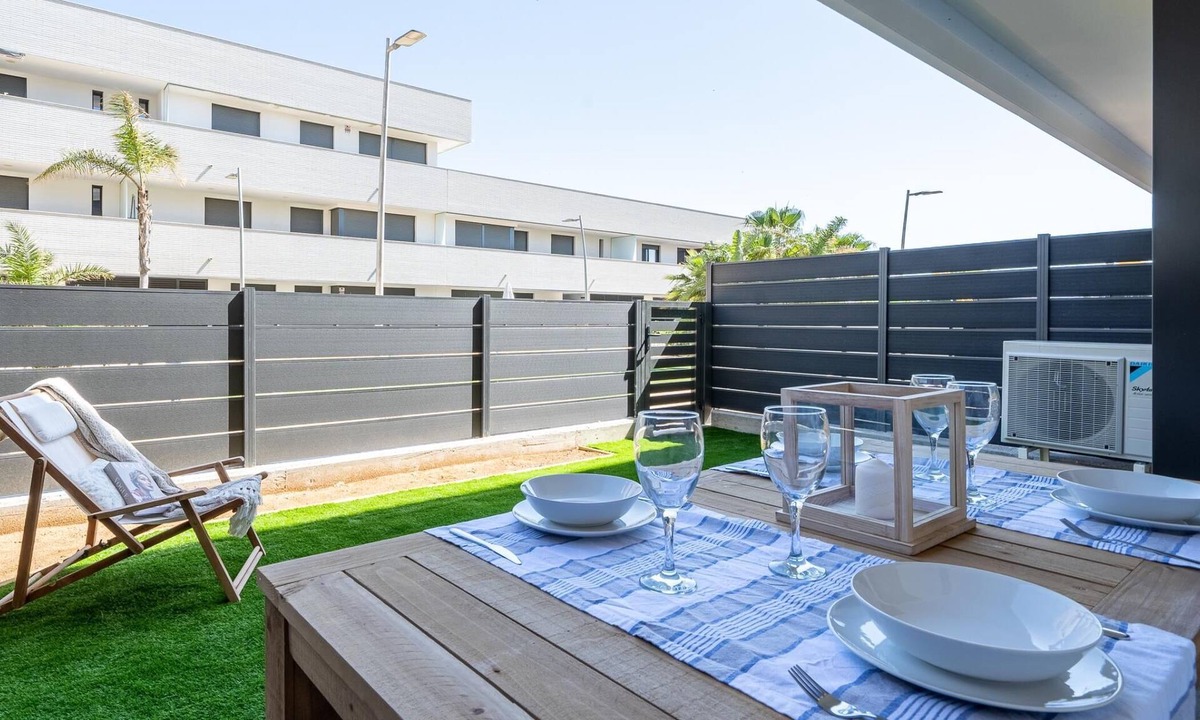 Roques Daurades Apartment | Ground floor with private garden 1min beach