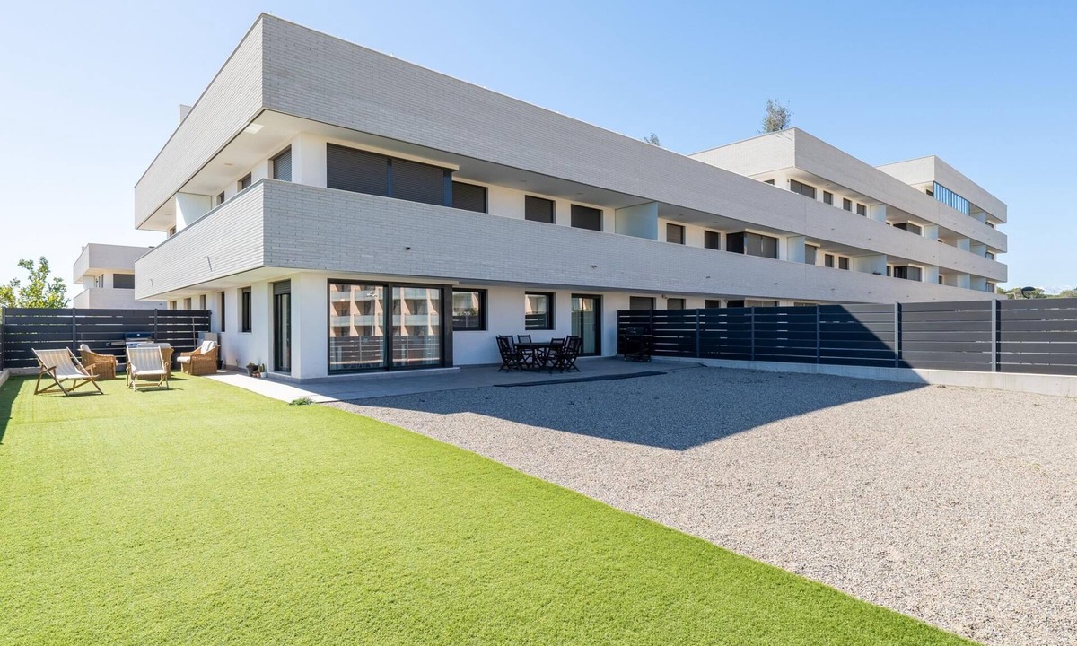 Roques Daurades Apartment | Ground floor with private garden 1min beach