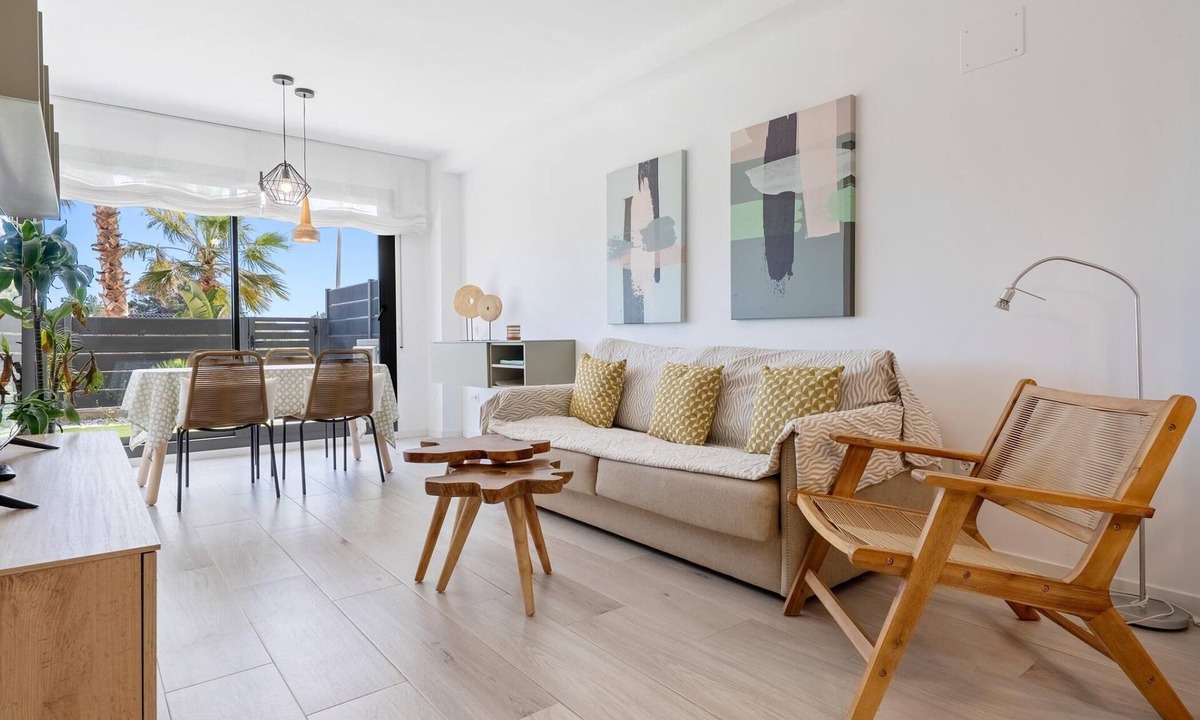 Roques Daurades Apartment | Ground floor with private garden 1min beach