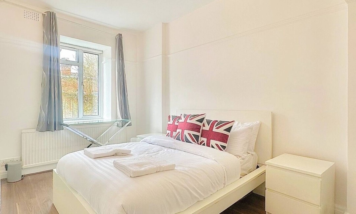 Frognal and Fitzjohns Apartment | Ground floor Finchley Flat