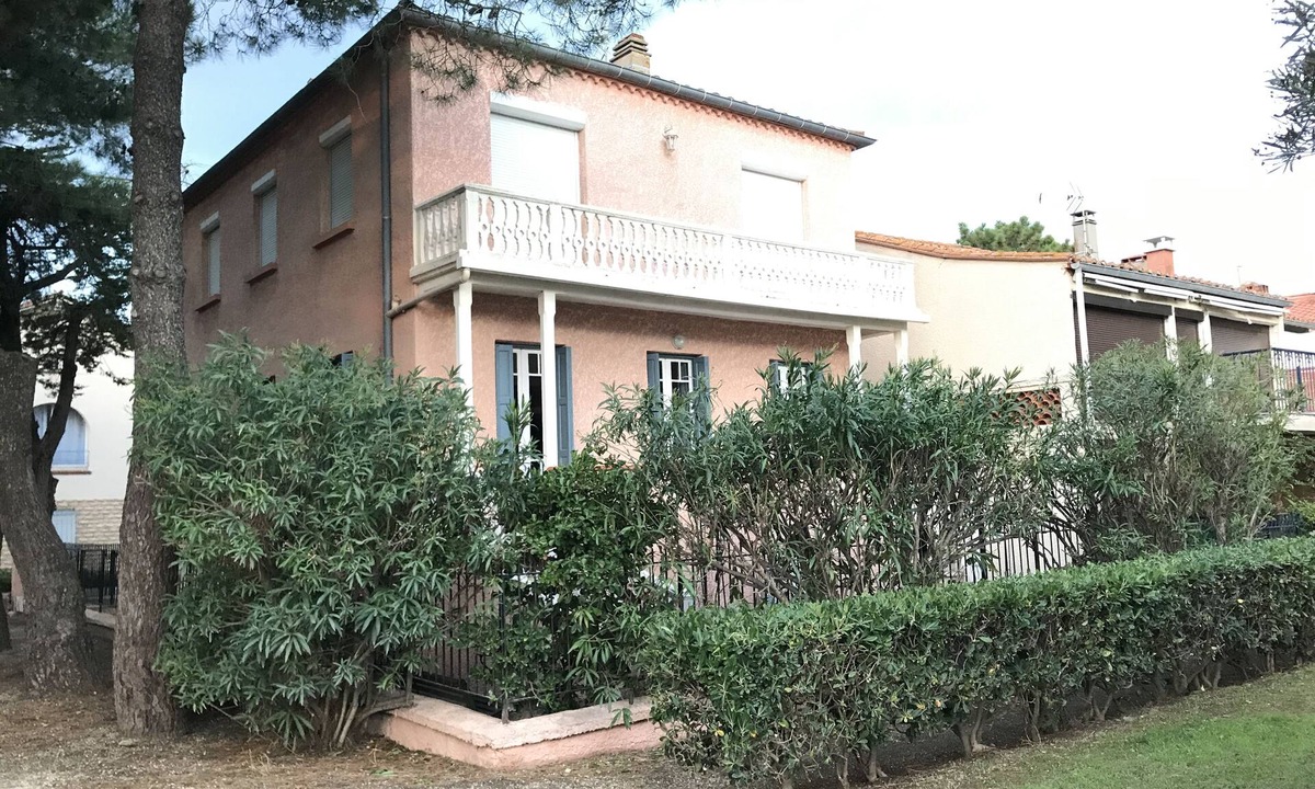 Plage d'Argeles House | Ground floor - first line - SEA facing and direct BEACH access